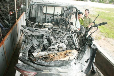 Three impounded motorbikes burst into flames while being transported on a police truck (Photo: SGGP) Three impounded motorbikes burst into flames while being transported on a police truck (Photo: SGGP)